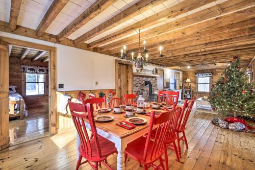 Gallery image of Black Bear Lodge A Rural White Mtns Retreat in Chatham