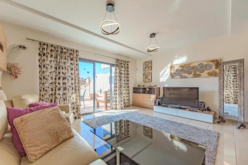 New townhouse in El Duque Joyas