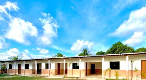 Bangunan di mana terletaknya rumah tamu ini