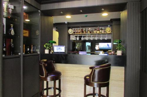 El salón o zona de bar de The Southbridge Hotel