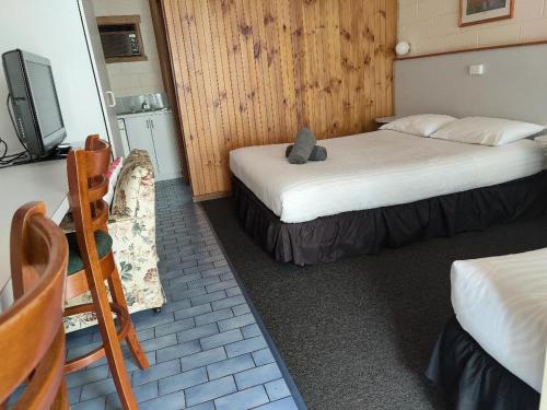 Ένα ή περισσότερα κρεβάτια σε δωμάτιο στο Yarragon Motel