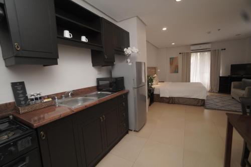 Sta Barbara Residence Hotelにあるキッチンまたは簡易キッチン