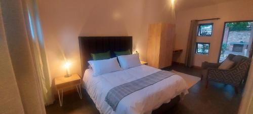 Ένα ή περισσότερα κρεβάτια σε δωμάτιο στο The Chameleon Stay @107