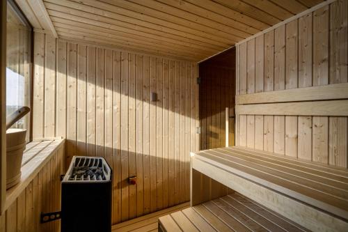 a small wooden sauna with a bench in it at Willa w Ubocy - "Jacuzzi i Sauna w ofercie dodatkowo płatnej" in Murzasichle
