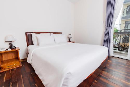 Una cama o camas en una habitación de Hapyson