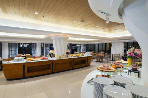 Comida en o cerca de este hotel