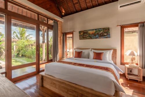 מיטה או מיטות בחדר ב-Sridewi Villas Ubud