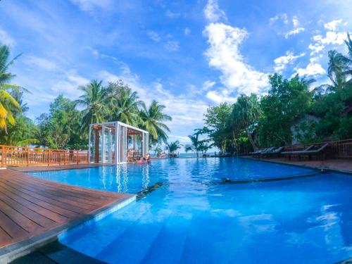 Bazén v ubytování Marakolliya Beach Resort nebo v jeho okolí