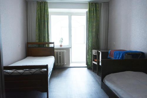 
A bed or beds in a room at AIRPORT apartment, 2 спальни, 55 кв м
