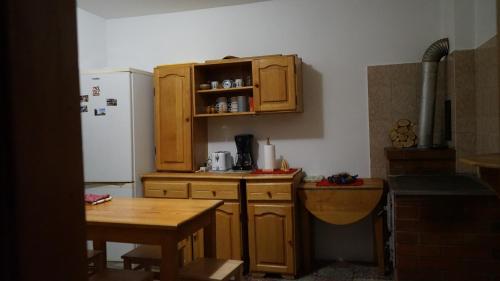 Virtuvė arba virtuvėlė apgyvendinimo įstaigoje Cabana Iubu