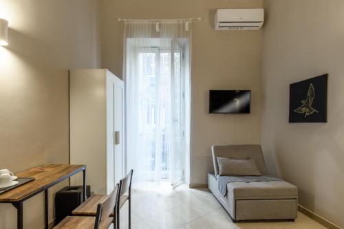 Televízia a/alebo spoločenská miestnosť v ubytovaní Residence Appartamenti Santa Teresa a Chiaia