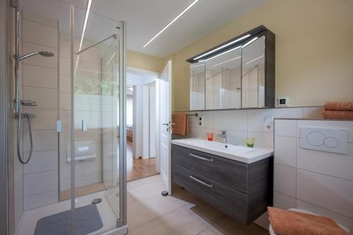 a bathroom with a shower and a sink at Ferienwohnung Wertenauer in Kiefersfelden