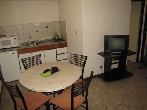 Η κουζίνα ή μικρή κουζίνα στο Tunkelén Apart Hotel