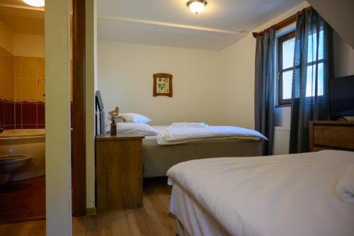 Postel nebo postele na pokoji v ubytování Penzion Fryčovice