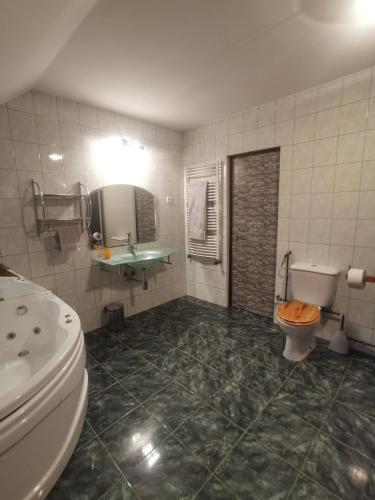 Ванная комната в Tina Apartman