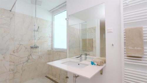 Koupelna v ubytování Villa Sadler- Clever Details, Central Vilamoura, Sleeps 6, luxury, walking distance