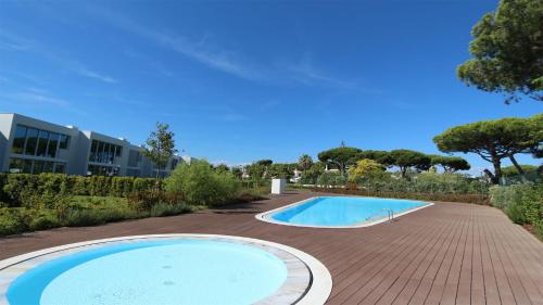 Villa Sadler- Clever Details, Central Vilamoura, Sleeps 6, luxury, walking distance
