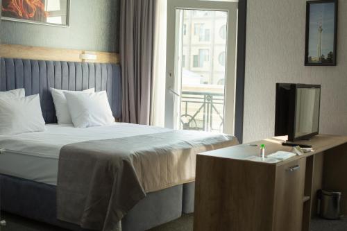 Кровать или кровати в номере Home Suites Baku-Halal Hotel