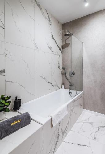 Bilik mandi di Emihouse Skyline Apartments