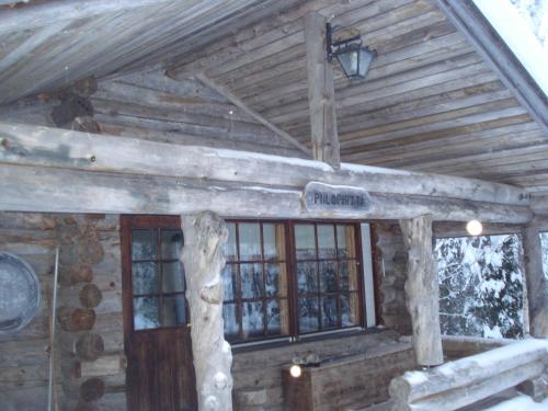 a log cabin with windows and a wooden ceiling at Hakamajat Cottages in Syöte