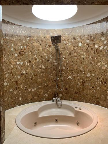 a bath tub in a bathroom with a ceiling at Casa Acqua in Playa Honda