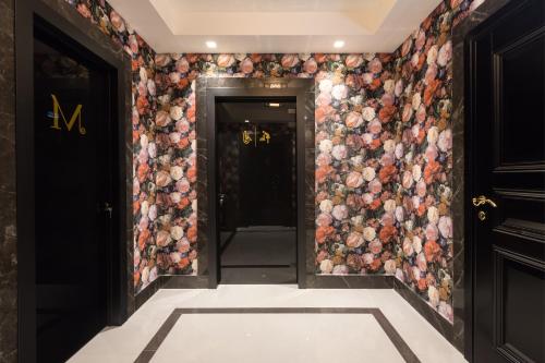a hallway with a floral wallpaper on the wall at Kyniska Palace Conference & Spa in Mystras