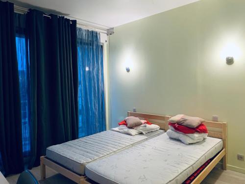 Ένα ή περισσότερα κρεβάτια σε δωμάτιο στο Confortable-House