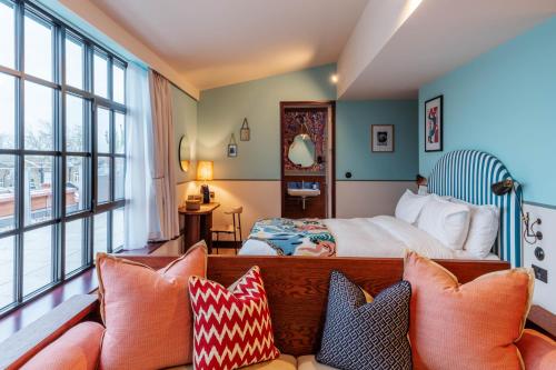room2 Chiswick Hometel Image