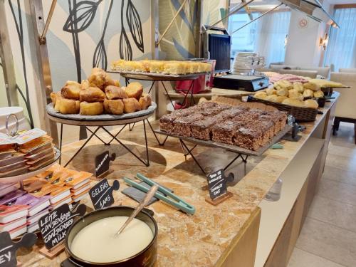 a bakery with several different types of bread and pastries at Mirasol Copacabana Hotel in Rio de Janeiro