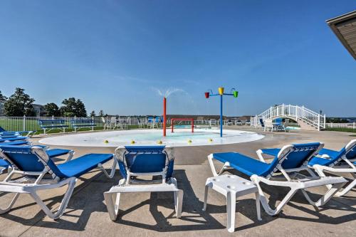 Bazén v ubytování Relax by Pools Top-Floor Lands End Corner Unit nebo v jeho okolí