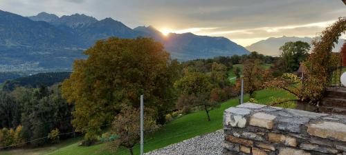 a view of a mountain range with the sun setting at Ferienwohnung Düns4 in Düns