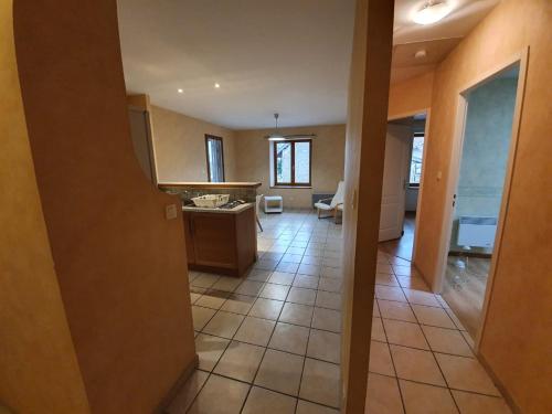 a hallway with a kitchen and a living room at Le Saint-Hilaire in Saint-Hilaire-de-Brens