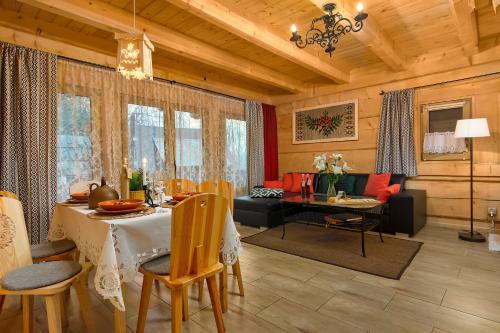 a living room with a table and a couch at Domy Z Bali in Zakopane
