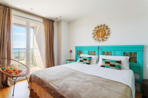 Un ou plusieurs lits dans un hébergement de l'établissement Luxurious sea & sky penthouse