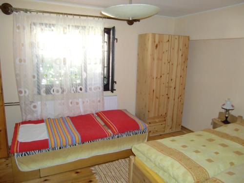 A bed or beds in a room at Chalupa Kucbel