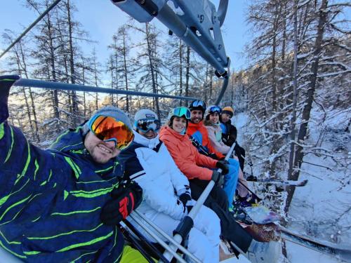 a group of people on a ski lift in the snow at Montclar Appart 4 à 6 places - terrasse vue panoramique - idéalement situé in Montclar