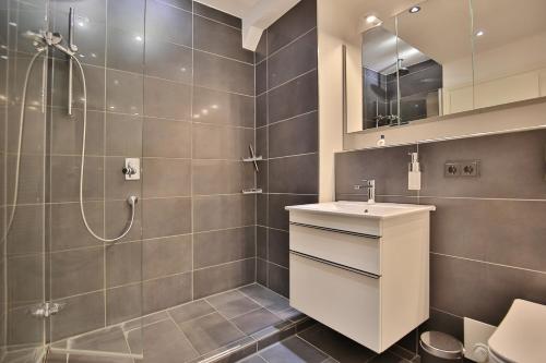 a bathroom with a sink and a shower at Seaside Seaside Appartement 18 in Timmendorfer Strand