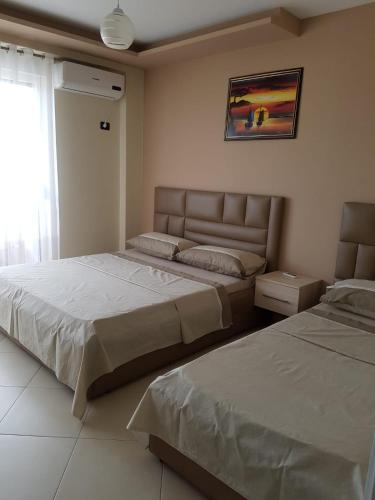 Leonard's Shengjin Apartments