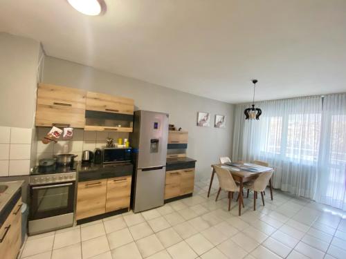 Spacious Apartment next to South Park Просторен Апартамент до Южен Парк Top Location