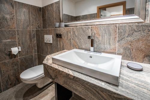 a bathroom with a sink and a toilet at Burg Gutenfels in Kaub