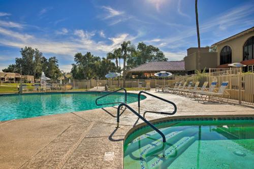 Gallery image of Surprise Retreat with Lake Views and Golf Course! in Surprise