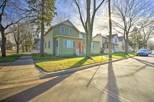 Photo de la galerie de l'établissement St Joseph Family Home Less Than 1 Mi to Silver Beach, à Saint Joseph