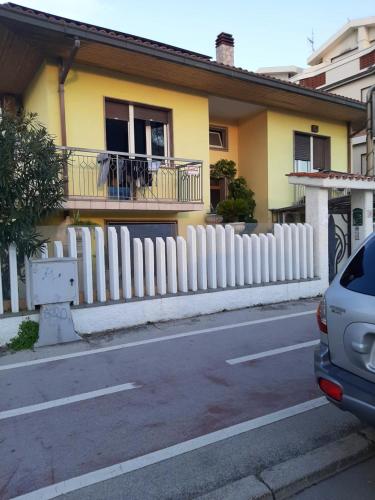 Το κτήριο όπου στεγάζεται  το διαμέρισμα