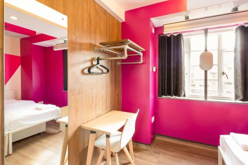 Una cama o camas en una habitación de Generator London