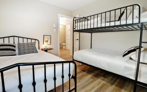 a bedroom with two bunk beds and a bathroom at 01 Chemin des Cascades in Stoneham
