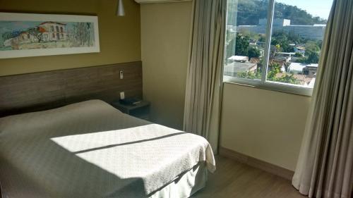 Кровать или кровати в номере Mar Suítes Yguassú