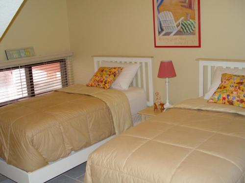 a bedroom with two beds and a window at Beautiful Beach Condo in Pensacola Beach