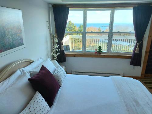 Ένα ή περισσότερα κρεβάτια σε δωμάτιο στο Sunrise vacation cottage