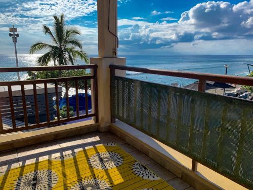 a balcony with a view of the beach at Le Pétrel Noir - Appartement sur la plage des Roches Noires à Saint-Gilles-les-Bains in Saint-Gilles les Bains