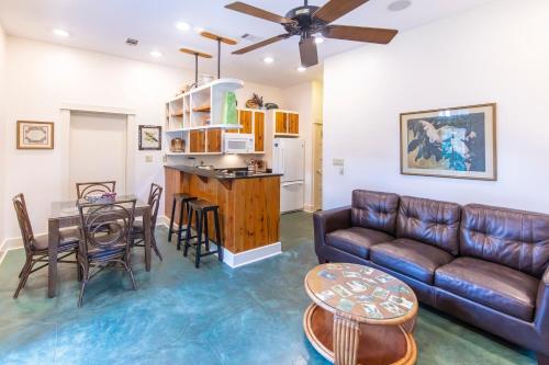 Gallery image of Hibiscus Coffee & Guesthouse in Santa Rosa Beach